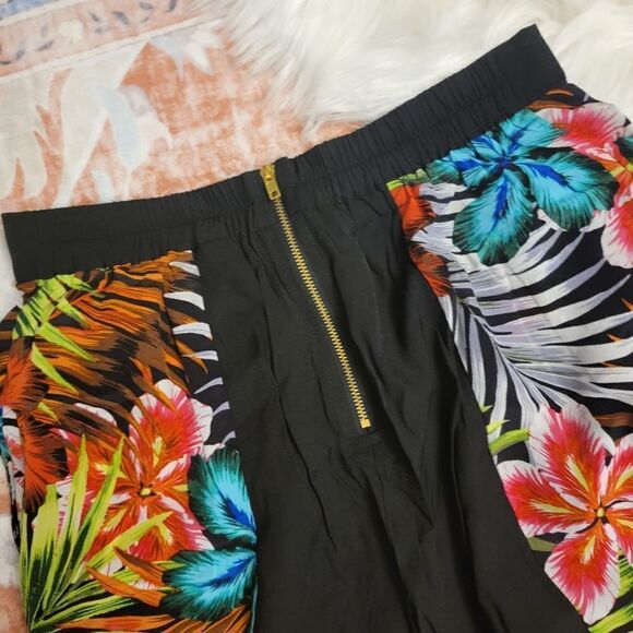 Revolve Silk Tropical Joggers  - Picture 8 of 10